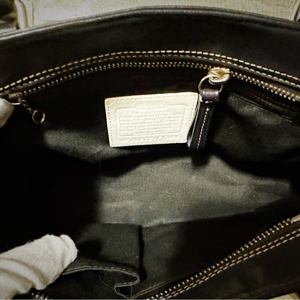 Vintage Y2K Coach tote handbag shoulder bag, Black and Cream Satchel 2009 years - Picture 11 of 17